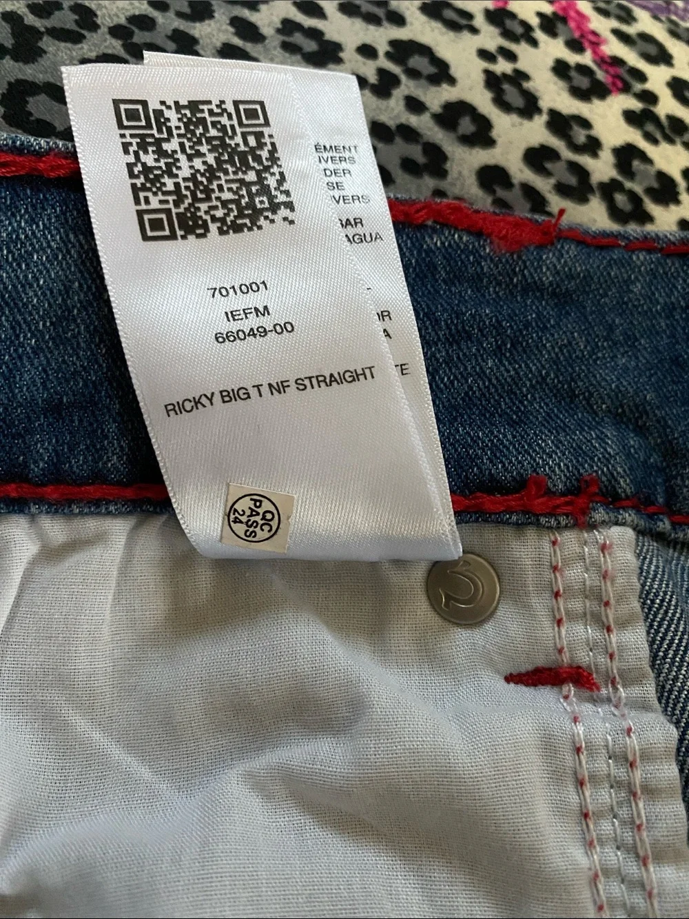 True Religion Relaxed Straight Cotton Stretch Red Stitching Jeans NWT
